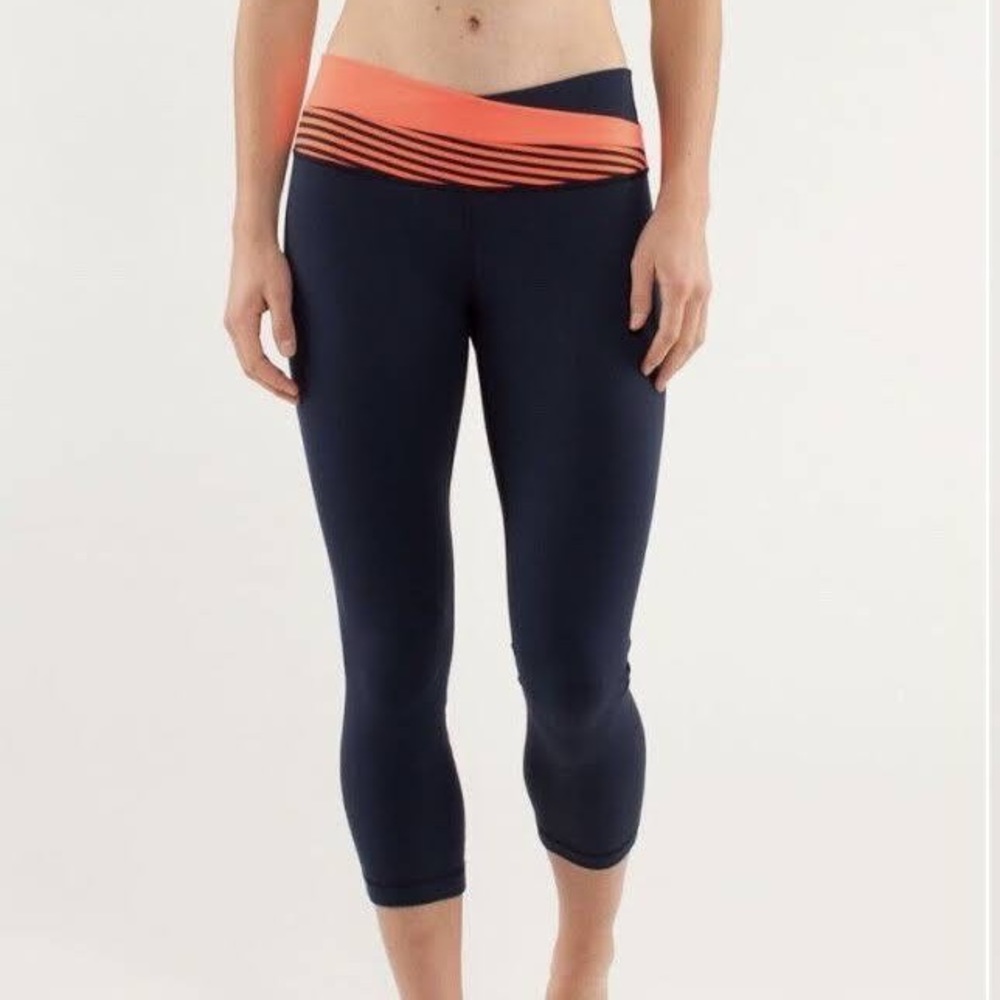 Lululemon Wunder Under Crop Size 8 Navy